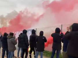 Aficionados animan al Atlético de Madrid. Captura/ElGolazodeGol