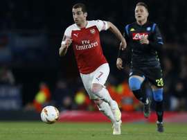 Henrik Mkhitaryan apoiou o Arsenal de longe. AFP