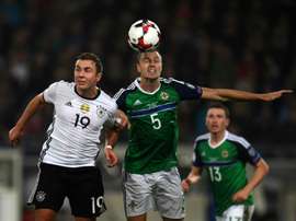 Jonny Evans poderá reforçar o City. AFP