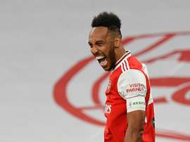 Aubameyang carrega o Arsenal até o título da FA Cup. AFP
