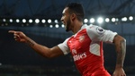Walcott evitó el desastre en la EFL Cup
