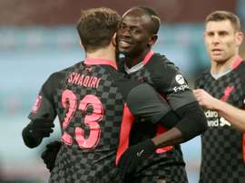 El Liverpool hace la mili al 'baby Aston Villa'. AFP
