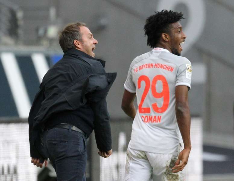 Bayern Munich head coach Hansi Flick (L) is demanding his side bounce back against Lazio after poor recent results