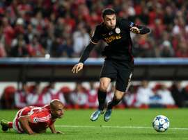 Galatasarays Turkish forward Burak Yilmaz (R) vies with Benficas Brazilian defender Luisao during the UEFA Champions League football match SL Benfica vs Galatasaray AS at the Luz stadium in Lisbon on November 3, 2015
