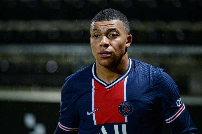 Mbappe Alone In The Face Of Danger Besoccer