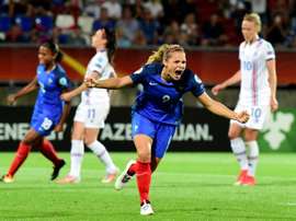 Francia sacó tres punto de forma agónica desde el punto de penalti. AFP