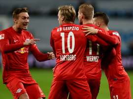 Les joueurs de Leipzig se congratulent après un but contre le Bayer Leverkusen, le 18 novembre 2016 à Leverkusen