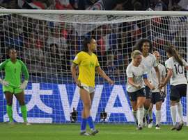 La capitaine Amandine Henry offre la victoire aux Bleues. AFP