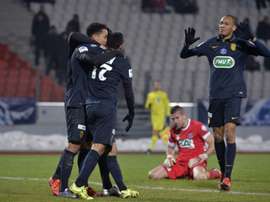Le Monégasque Helder Costa (g) fête son but contre Evian-Thonon avec ses coéquipiers, le 20 janvier 2016 au Parc des Sports dAnnecy