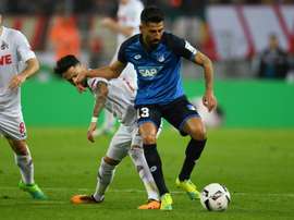 El internacional alemán Kerem Demirbay suena como posible refuerzo del Milan. AFP