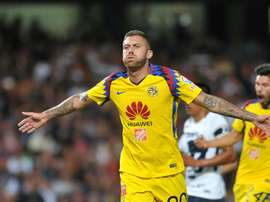 Ménez se enzarzó por Twitter con un periodista. AFP