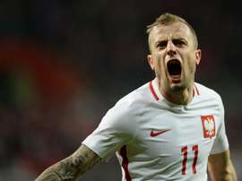El polaco firma hasta 2020 por el Hull City. AFP