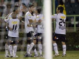 Colo Colo venció a Deportes Iquique por 1-0 y sigue encabezando el Torneo de Apertura del fútbol en Chile, al final de la cuarta jornada. En la imagen un registro de otra de las celebraciones del Colo Colo de Chile. EFE/Archivo