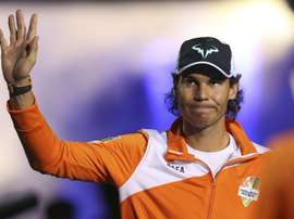 El tenista español Rafael Nadal, del Micromax Indian Aces, saluda a su llegada al partido de la segunda ronda de la Liga Asiática IPTL que se disputa en Manila (Filipinas), hoy, 7 de diciembre de 3015. En esta liga compiten cinco equipos mixtos integrados por tenistas tanto profesionales como retirados. EFE