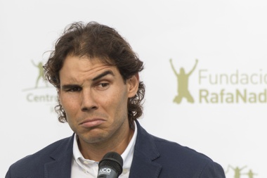 El tenista Rafa Nadal, durante su intervención en el acto de inauguración hoy del nuevo Centro Fundación Rafa Nadal del Palma de Mallorca, un espacio para complementar la educación y ofrecer actividades deportivas para 150 niños en riesgo de exclusión social en el barrio de la Soledad, uno de los más humildes de Palma. EFE