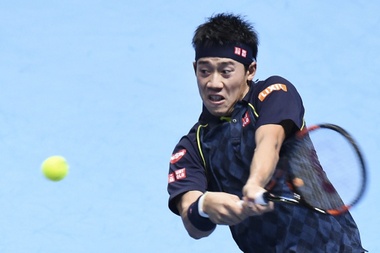 El tenista suizo Stan Wawrinka, de los OUE Singapore Slammers, devuelve la bola durante un partido en la Liga Internacional de Tenis. EFE