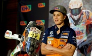 La piloto española de motos Laia Sanz (KTM), durante el acto de presentación de la moto con la que correrá la próxima edición del rally Dakar, que se disputará en enero del 2016 en Argentina y Bolivia, en el que ha afirmado que intentará eludir la presión de igualar o superar la novena posición conseguida el pasado año. EFE