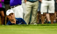 Jordan Spieth, actual campeón mundial, firmó hoy una tarjeta de 65 golpes, con un total de 195 y 16 bajo el par del Plantation Course de Kapalua. EFE/Archivo