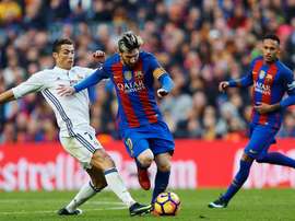 Messi e Ronaldo fazem, sem surpresa, parte da equipe ideal de 2016/17. EFE