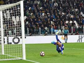 Higuaín empató en el minuto 90 el derbi de Turín. EFE/EPA