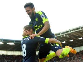O atacante francês do Arsenal, Olivier Giroud, festeja a vitória. EFE/EPA
