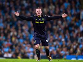 Rooney kept his nerve to convert a late penalty. EFE/Archivo