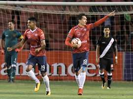 El equipo boliviano reaccionó a los goles iniciales. EFE