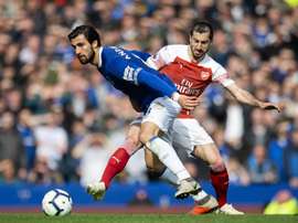 Andre Gomes (L) could be back later this month. EFE