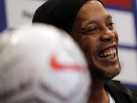 Ronaldinho Gaúcho e uma curiosa história. EFE/ Mauricio Dueñas Castañeda