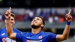 Jonathan Rodríguez tira del carro de Cruz Azul