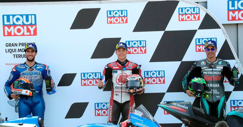 El piloto Takaaki Nakagami (C) Franco Morbidelli (D) y Alex Rins (i) durante los entrenamientos celebrados hoy en el circuito turolense de Motorland Alcañiz, donde este fin de semana se disputa el Gran Premio Liqui Moly de Teruel del Campeonato del Mundo de MotoGP. EFE/Javier Cebollada