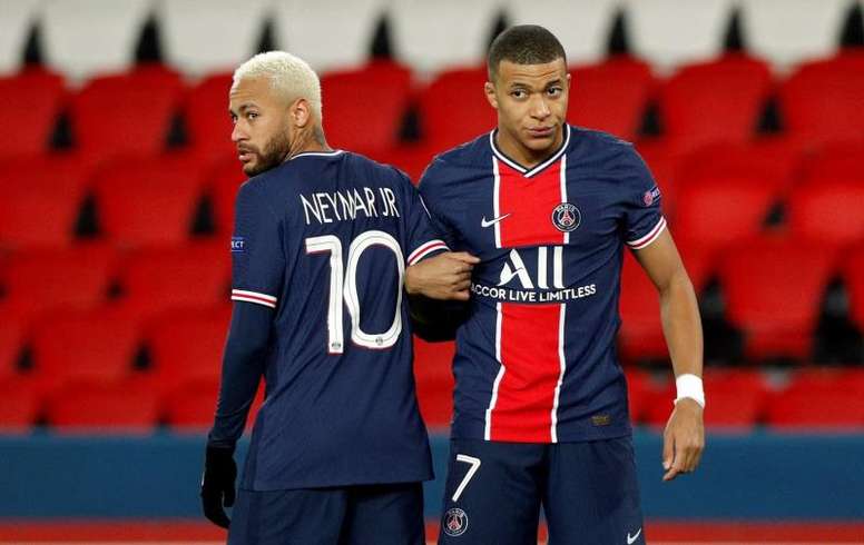 Neymar Jr e Kylian Mbappe vivem mudanças na rotina de trabalho com o novo técnico. EFE/EPA/YOAN VALA