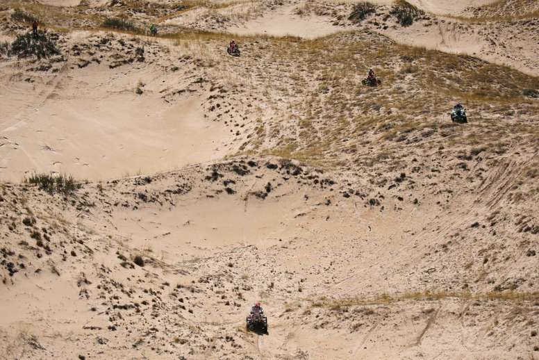 El argentino Pablo Copetti, desprovisto ya de opciones de título en la categoría de quads, celebró este miércoles la victoria en la décima etapa del Rally Dakar, un recorrido con 241 kilómetros de enlace y 342 de especial entre Neom y AlUla. EFE/David Fernández/Archivo
