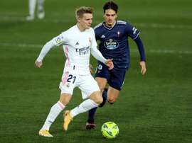 O Arsenal pode tirar o cavalinho da chuva por Odegaard. EFE