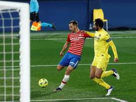 El VAR y Rui Silva reparten los puntos en La Cerámica. EFE/Domenech Castelló