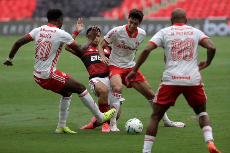 Polémica entre Flamengo e Internacional para la última jornada del Brasileirao. EFE/Antonio Lacerda