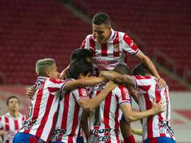 Chivas luce su versión más orgullosa y remonta ante Pumas. EFE