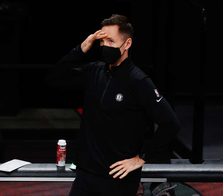 Nash, de 47 años, que dirige por primera vez a un equipo de la NBA, ganó su primer premio al Entrenador del Mes después de que los Nets tuvieran marca de 9-4 en febrero, la mejor entre los equipos de la Conferencia Este. EFE/EPA/JASON SZENES/Archivo