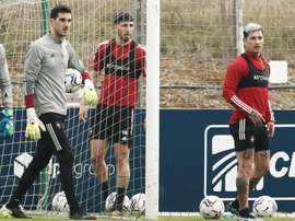 Osasuna portará un brazalete en el choque ante el Barça. EFE