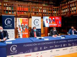El vicepresidente de la Fundación VIII Centenario de la Catedral de Burgos, Miguel Méndez (i); el presidente de la diputación de Burgos, Cesar Rico (2i); el director de La Vuelta a España, Javier Guillén (2d), y el alcalde de Burgos, Daniel de la Rosa (d), durante una rueda de prensa celebrada para informar sobre La Vuelta a EspaÒa como plataforma de promoción, este jueves. EFE/Santi Otero