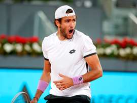 El italiano Matteo Berrettini en su partido de semifinales frente al noruego Casper Ruud durante el Mutua Madrid Open que se celebra en las instalaciones de la Caja Mágica, en Madrid. EFE/Rodrigo Jiménez.