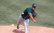 Frankie Montas de los Atléticos de Oakland . EFE/EPA/ETIENNE LAURENT/Archivo