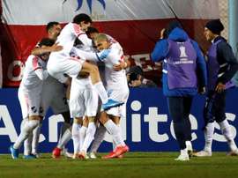 Nacional ganó 2-0 a Argentinos. EFE