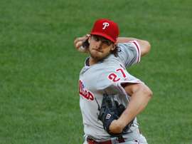 En la imagen, el jugador de los Filis de Filadelfia Aaron Nola. EFE/CJ GUNTHER/Archivo