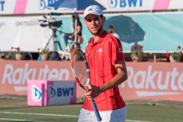 El tenista austriaco Dominic Thiem durante el partido ante el francés Adrian Mannarino, correspondiente al Mallorca Championship ATP, en Santa Ponça, Mallorca. EFE/ATIENZA