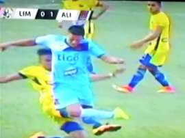 El jugador no sufrió ninguna lesión. Twitter