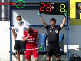 Substituição inusitada ocorreu na partida entre Dinamo de Bucarest e Academica Clinceni. Capturas/T