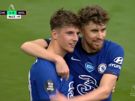 Mount e Giroud selam o passaporte para a Champions. Captura/DAZN