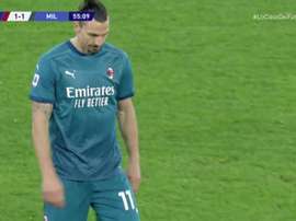 Ibra deixa o campo lesionado. Captura/Vamos