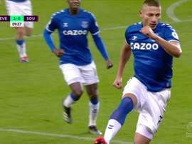 Richarlison em sua terceira partida marcando gol. Captura/DAZN